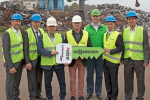  Official machine delivery to Zlompol Sp.J. (from left): Alfred Endl, Green Line sales director at SENNEBOGEN, regional sales director Ronald Haupt, Zlompol managing directors Janusz Majewski and Robert Cimoszynski, salesman Andrzej Tokarczyk, Komatsu Poland, Komatsu Poland managing director Takahide Oshitani, and SENNEBOGEN regional sales director Benjamin Blümel 