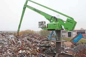  The machine covers around 2 500 m² from a stationary position in the center of the yard. 