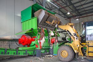  Wheel loaders feed the shredder with waste materials 
