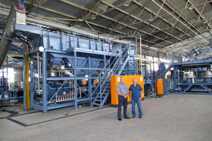  Charles Müller, Managing Director, und Deon Swart, Technical Manager, vor der HERBOLD- Anlage 