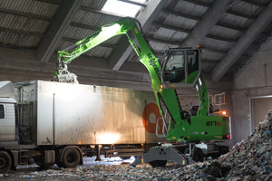  The SENNEBOGEN 817 E-series is a compact material handler offered by SENNEBOGEN with a reach of up to 9 m and an operating weight of around 17 t for waste recycling tasks. The first machines have proved successful in operation at Meinhardt Städtereinigung GmbH &amp; Co. KG 