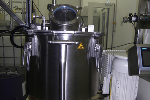  11 Centrifuge incorporating final-clarification tank 