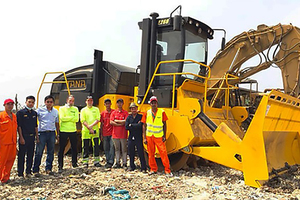  The new TANA E260 landfill compactor in operation in Myanmar 