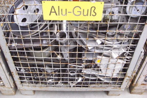  4 Example of aluminium-containing fractions (left from manual decomposition, right from mechanical treatment)  