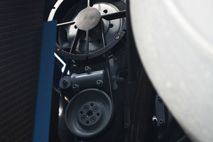  Integriertes PowerPack-Dieselaggregat mit einer Leistung von 23,6 kW direkt in der Maschine verbaut, das für weitere Fahrten (Werkstatt, anderer Arbeitsplatz) zum Einsatz kommt  