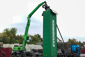  Beladung eines senkrecht stehenden 40 ft Containers 