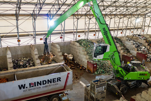  „Es ist eine schöne Maschine, vom Fahren her sehr übersichtlich, leicht zu bedienen, ruhig, standsicher. Ich arbeite seit 2018 August mit dieser Maschine. Im Vergleich ist sie schon sehr gut, Top-Arbeitsplatz“, Mike Ermer, Fahrer bei der ALKU GmbH 