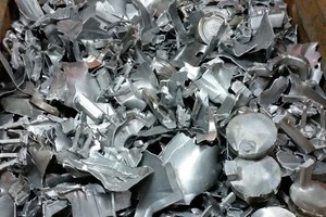  The intermediate shredding systems allowed the volume of die-cast parts to be reduced by some 50 to 60 %. As a result, the containers have to be emptied far less fre­quently, which results in significantly lower time and manpower requirements 