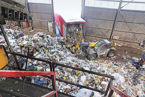  Täglich 30 Lkw-Ladungen Leichtverpackungsabfälle sortiert Hündgen in Swisttal/Deutschland und bereitet sie für verschiedene Wiederverwertungswege vor 