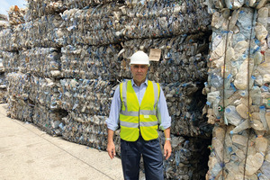  Ravi Chanrai (Extrupet) in front of PET bales that are waiting to be recycled 