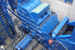  Metallrecycling mit einer Metso-Shredderanlage, mittig der eigentliche Shredder 