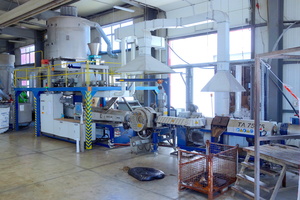  The processed film flakes, pre-dried in the washing unit of the MAS cascade extrusion line consisting of conical twin-screw extruder, are fed to the filter and single-screw degassing extruder 