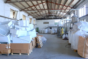  The Kaskada business model is focussing on unmixed industrial waste, shown here using the example of ABS production waste from the neighbouring refrigerator factory 