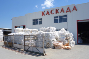  In addition to its distribution business with virgin plastic, most of which is exported to Western Europe, Kaskada produces around 12 000 t of high-quality recycled plastic granulates each year 