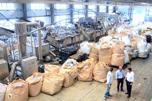  A meticulous material processing with shredding, washing and drying is the basis for the Kaskada quality granulates. To this end, several preparation lines are in operation 