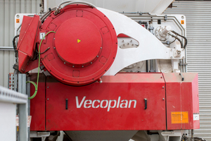  The heart of the system is a VNZ 2500 XL-T double-shaft re-shredder from Vecoplan 