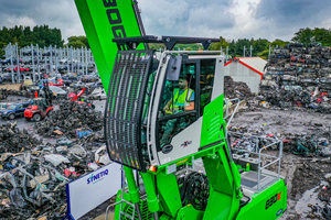  Safety grids on the roof and windscreen of the Maxcab guarantee a safe working environment for operators 