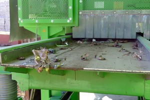  After shredding, the material falls onto a vibrating conveyor chute directly below the plant 