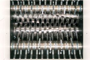  Specially hardened solid steel cutting rollers 