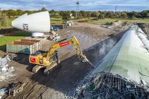  At the Jade Wind Farm near Wilhelmshaven, three older turbines were dismantled 