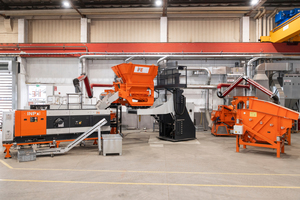  Central to the new Test Center are two moveable lifting columns with hopper feeder that can be steplessly controlled via tablet 