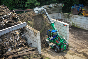  <div class="bildtext_en">The SENNEBOGEN 355 E telehandler is the all-rounder at Reinhard Recycling in Switzerland for transport and sorting activities such as piling pruning waste</div> 