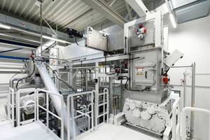  Plant area with shredding machine, airlock technology and module feeding system 