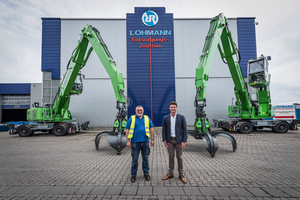  Pleased with the reliable operation of the SENNEBOGEN material handlers at the waste disposal center in Emsdetten (f. l.): Plant Manager Helmut Heitjan and Sales Representative Johannes Lohmann Jr. 