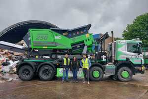  Myles and Aimee Tichband with Patrick King (right) from Doyle Machinery in front of the ARJES IMPAKTOR 250 evo   