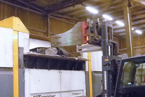  The material is delivered in foil bundles and loaded into the shredder with the help of a low-loader   