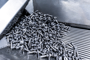  In the washing centrifuge, screws and other machine parts are freed from oil residues 