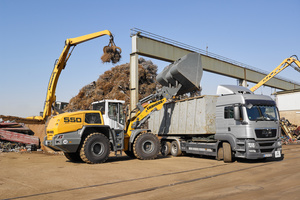  The L 550 XPower® wheel loader is often used in industrial operations, including metal recycling 