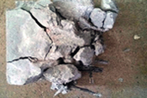  5 Residual composite-attachment from jaw crusher (left), hammer mill (middle), CF contamination in the fines fraction of the hammer mill (right); after [10]  