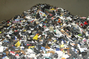  <div class="bildtext_en">Plastic waste before </div><div class="bildtext_en">recycling</div> 