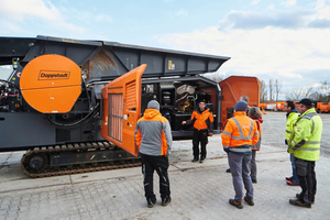  Neben smarten Aufbereitungslösungen stellt Doppstadt auf der IFAT auch die neue Doppstadt Academy mit ihren umfangreichen Schulungsangeboten vor. Kunden und Vertriebspartner lernen hier die optimale Handhabung der Doppstadt-Lösungen 