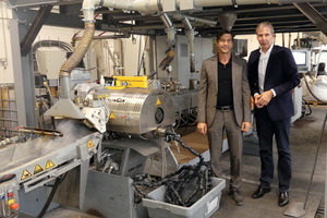  <div class="bildtext_en">3 At Sysplast, a high performance ERF 350 melt filter from Ettlinger separates foreign particles from the melt in a self-cleaning and largely maintenance-free process; standing next to it are Sysplast Managing Director Udo Dobberke (left) and Ettlinger’s Sales Manager Karsten Bräunig (right)</div> 