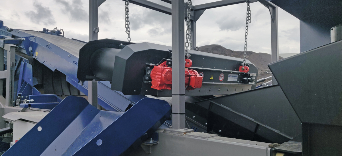 Modular overband magnet for mobile recycling systems - recovery