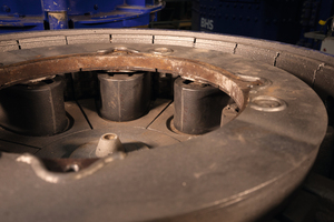  View of the hammers and rotor cover plate 