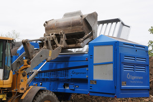  The 25 % larger hopper makes material feeding even easier 