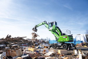  Neben Holzprodukten wird auch eine Vielzahl anderer Materialien wie z. B. Baustoffe auf dem Linzer Betriebshof umgeschlagen  