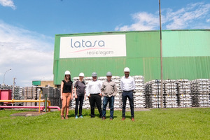  José Garcia (2nd from right) welcomes STEINERT to his facility at the Pindamonhangaba/São Paulo site 