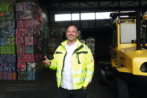  „We store aluminum scrap from customers here ... when the customer needs it again, he gets the materials delivered to his corresponding recycling plant,“ says Gregor Kurth 
