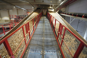  Large parts of the process technology run mirrored next to each other, which gives the plant a remarkably symmetrical appearance 