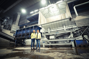  Michael Skoglund (Stena) and Christian Lake (SPALECK) at the new star of sorting: the SPALECK ActiveFEED infeed hopper 