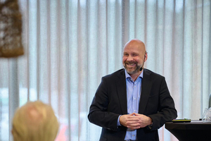  Mattias Philipsson, CEO von Svensk Plaståtervinning während der Eröffnungsfeier 