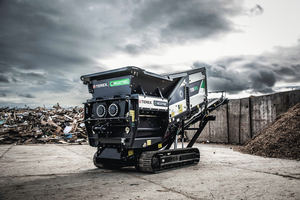  The machine‘s versatility, coupled with its intelligent load-sensing hydraulics and quick-change shafts, positions the TDS&nbsp;815 as a reliable and high-performing solution for various waste materials 