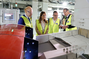  Eröffnungsfeier, von links nach rechts: Visy Chairman Anthony Pratt, Visy Co-owner Fiona Geminder, Victorian Minister for Environment Steve Dimopoulos, Visy CEO Mark De Wit 