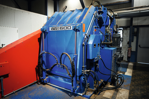  The VVB primary crusher features a robust design. A service platform integrated in the panel opens at an ideal height for maintenance personnel 