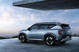  2 KIA EV5 SUV 