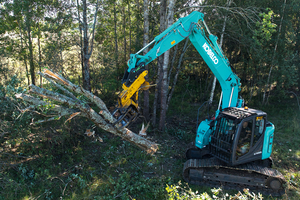  Mit bis zu 900 mm breite Bodenplatten am verlängerten Raupenchassis gewähr­leistet der Kobelco SK140SRL niedrigen Bodendruck und hohe Standfestigkeit gleichermaßen 